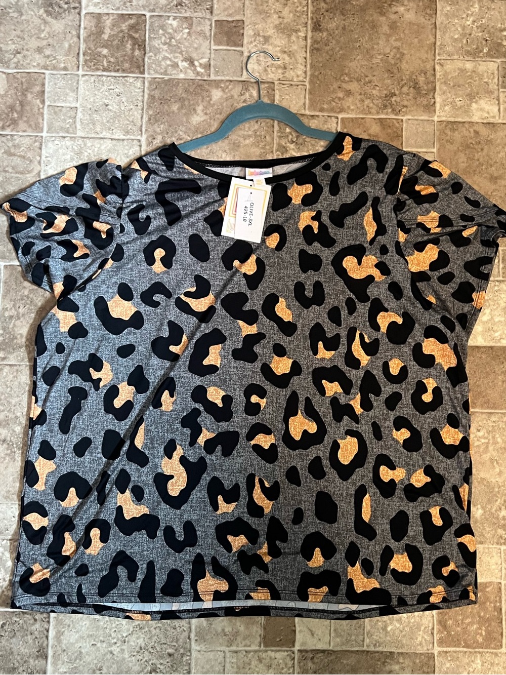 NWT 3X LuLaRoe Olive Tulip Sleeve Top